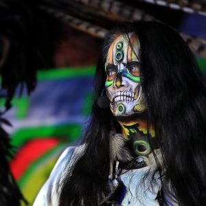 LEYENDA DE LA LLORONA SOBRE UNA TRAJINERA EN LA CIUDAD DE MEXICO
